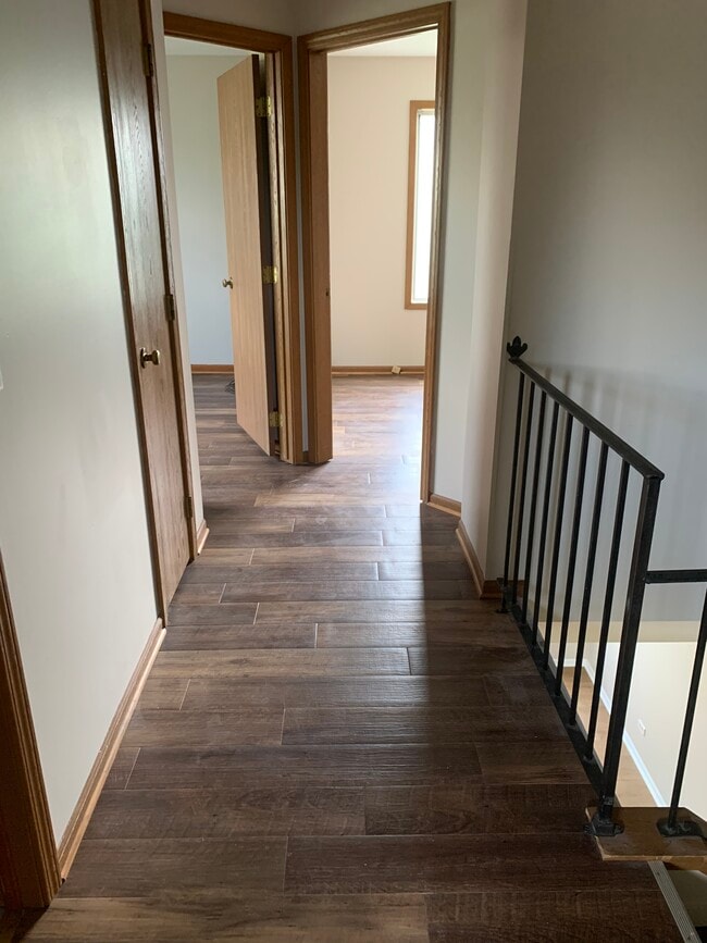 Building Photo - 735 Clearwood Ct
