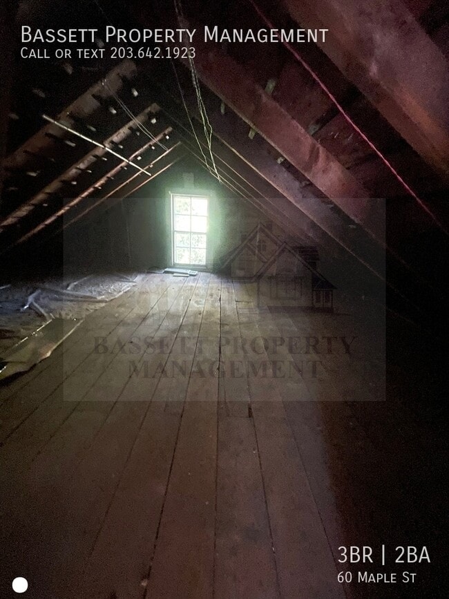 Building Photo - 60 Maple St