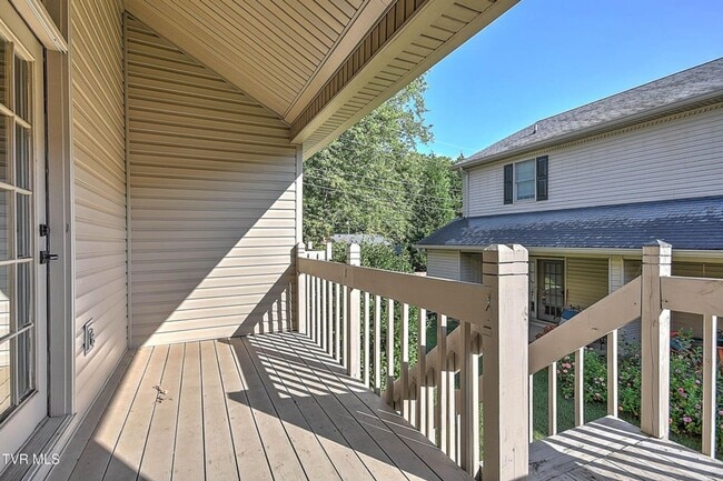 Building Photo - 2 Bedroom 1.5 Bath Townhome for Rent