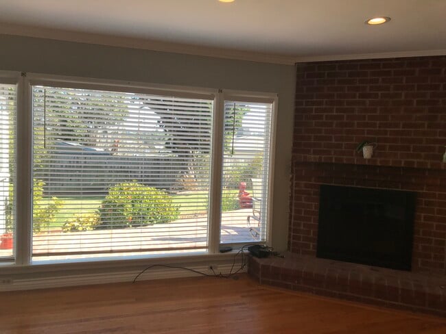 Building Photo - 1304 S Irena Ave