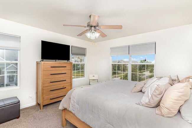 Building Photo - Gorgeous 3 Bed Townhome in Orland Park