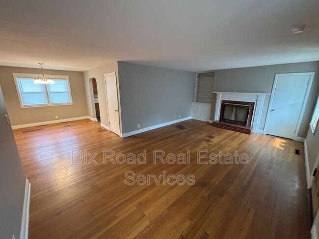 Building Photo - 1750 N Staunton Dr