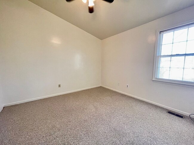 Building Photo - 1619 Autumn Dr