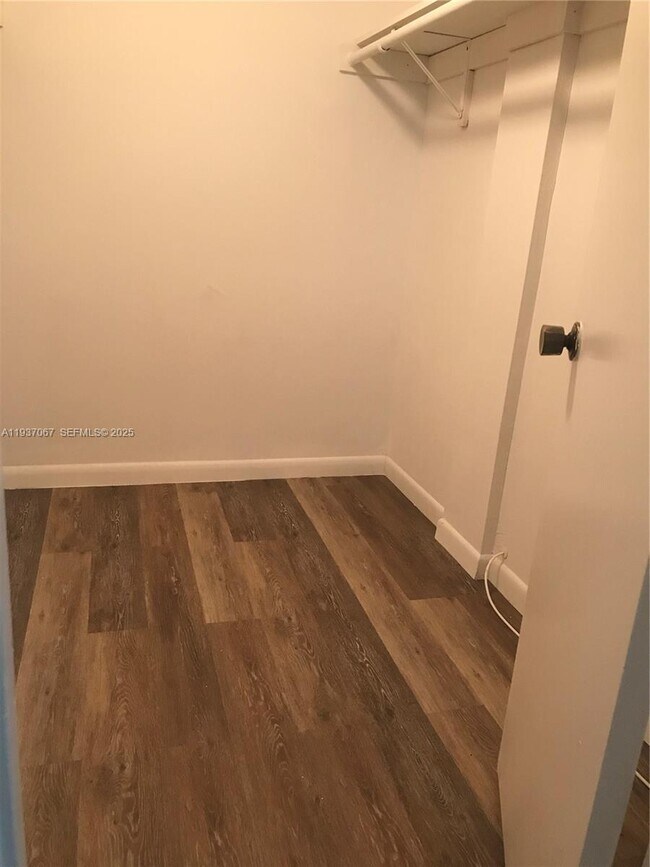 Building Photo - 10000 NW 80th Ct