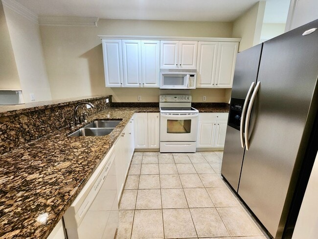 Building Photo - Luxury condo in Charleston National with g...