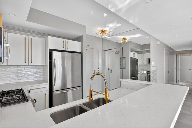 Building Photo - 321 Tenth Ave