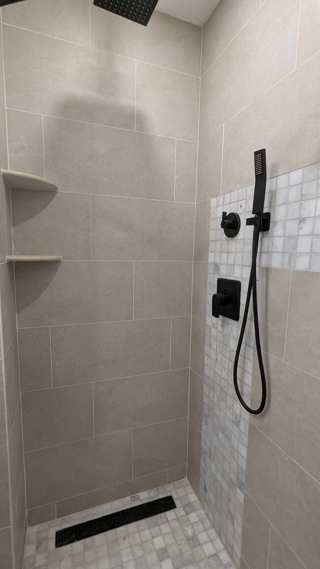 Building Photo - 628 Portland St