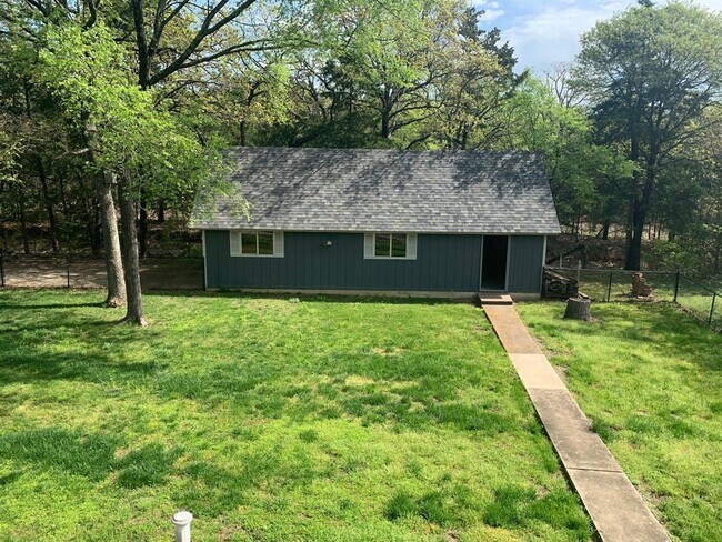 Building Photo - 110 Seminole Cove
