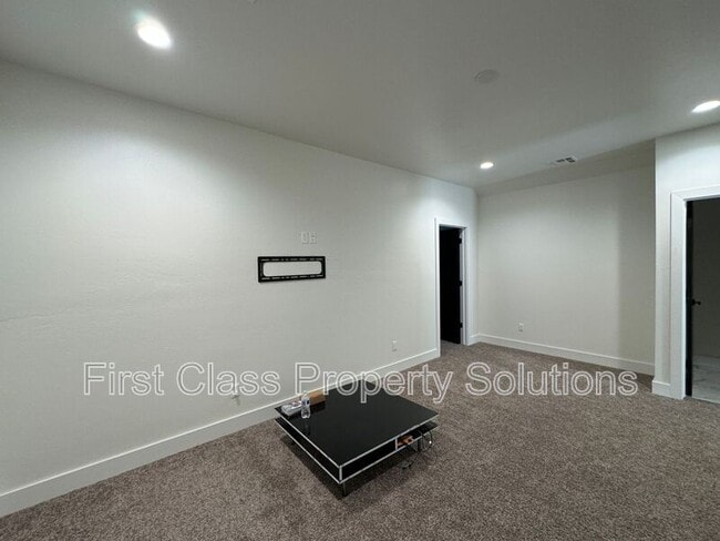 Building Photo - 5001 SW 128th Ct