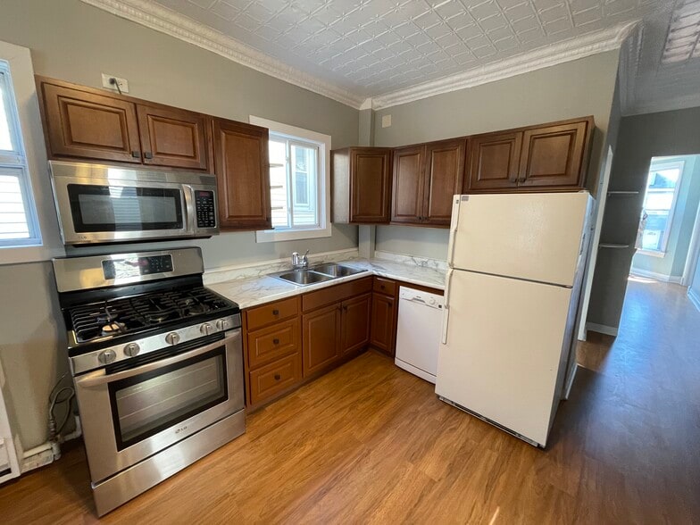 Unit 2 - Kitchen - 2733 N Ridgeway Ave