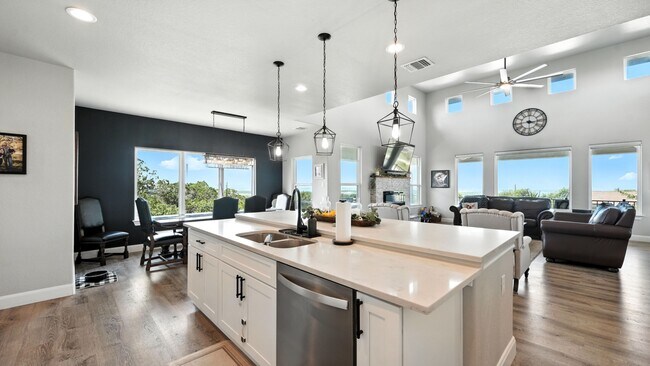 Building Photo - 2330 Sunset Ridge