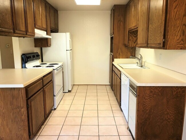 Building Photo - 5005 Collwood Way