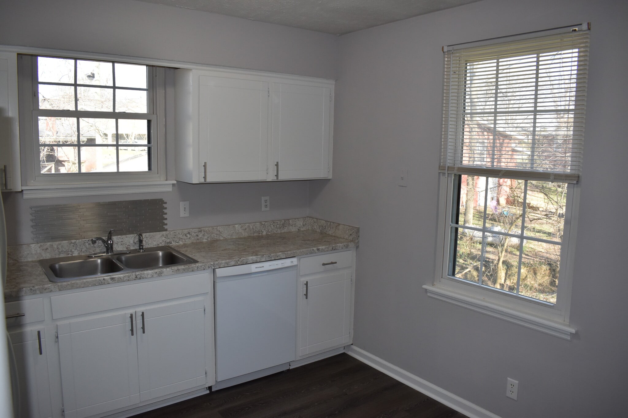 Lots of natural light - 610 River Rouge Dr