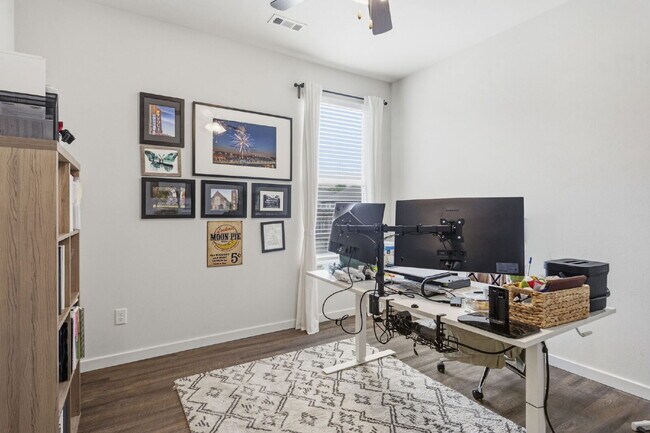 Building Photo - Quiet 4 Bedroom Oasis in Farmington