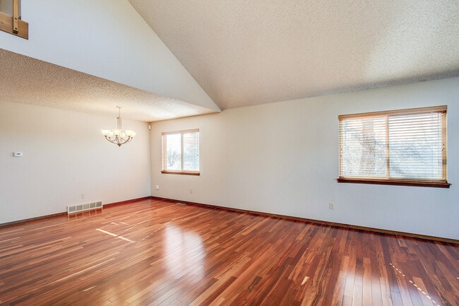 Building Photo - Spacious 4BR Home in Gleneagle!!!