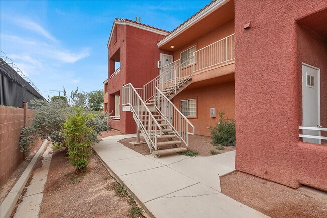 Building Photo - 4730 E Craig Rd