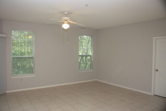 Building Photo - 1985Erving