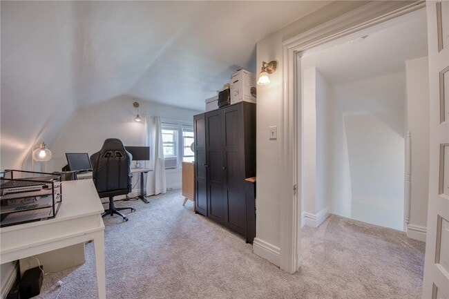 Building Photo - 911 Nevin Ave