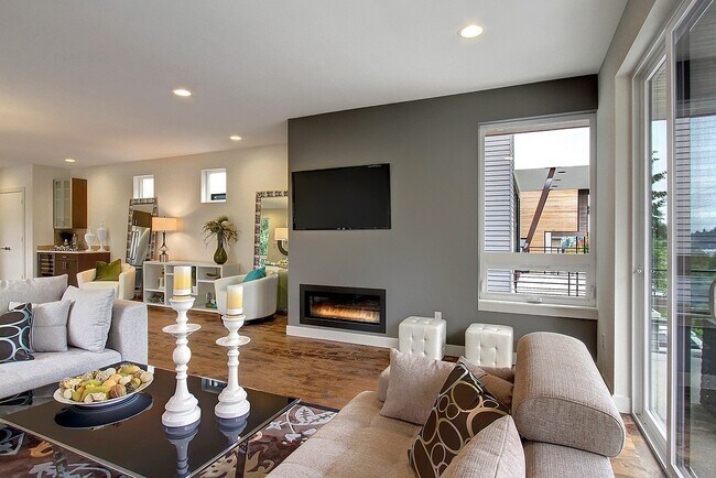 Building Photo - Luxurious 4 Bedroom Home with 2 Car Garage