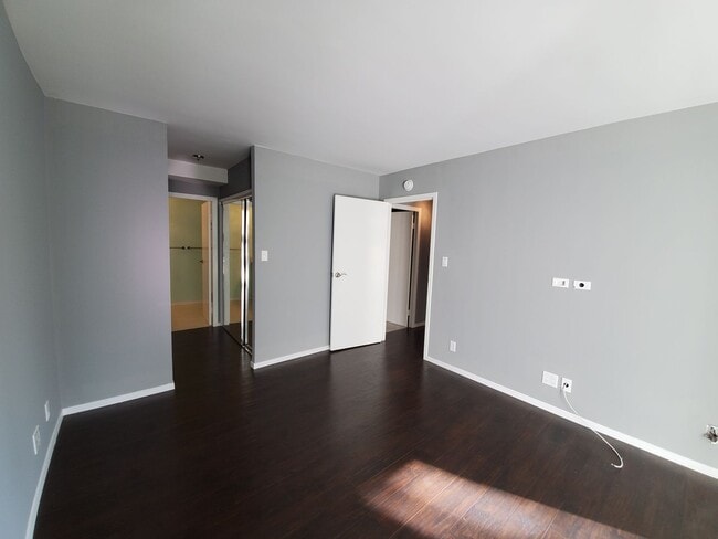 Building Photo - Renovated Pacific Heights 2x2 Condo with g...