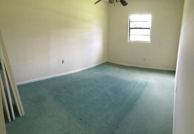 Building Photo - 3302 Meadow Ln