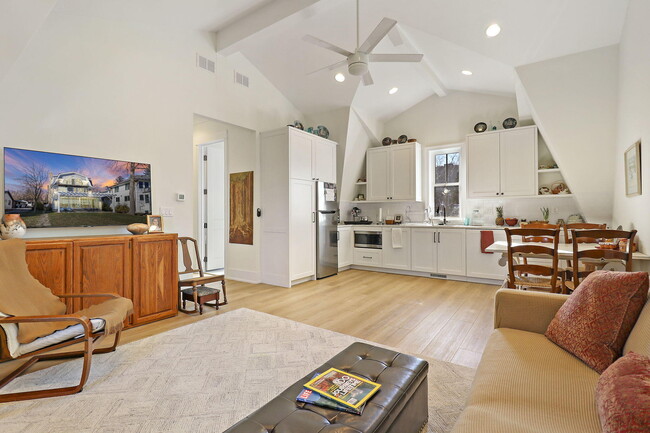 Building Photo - 3 N Walworth Ave