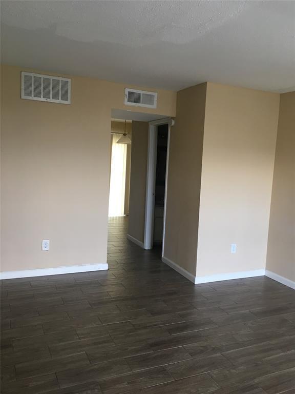 Building Photo - 5625 Antoine Dr
