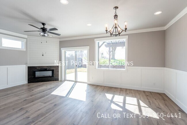 Building Photo - 1213 Rd F .2 NE