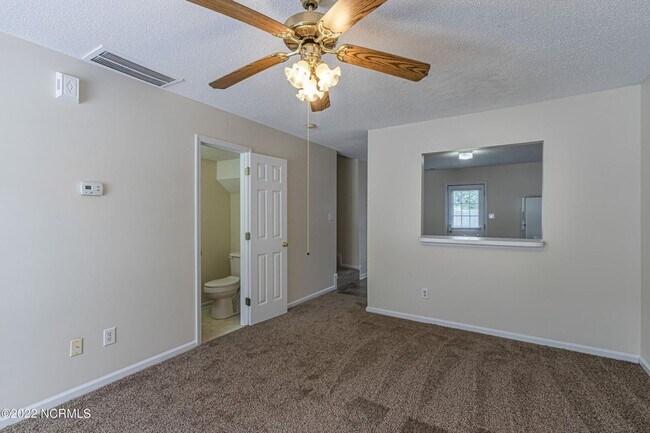 Building Photo - Welcome to Hunter's Creek!