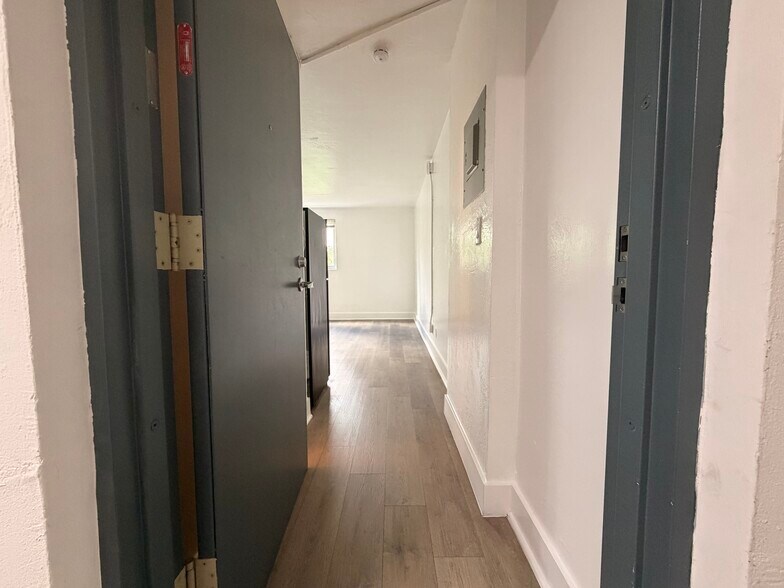 Building Photo - 132 SW 9th St