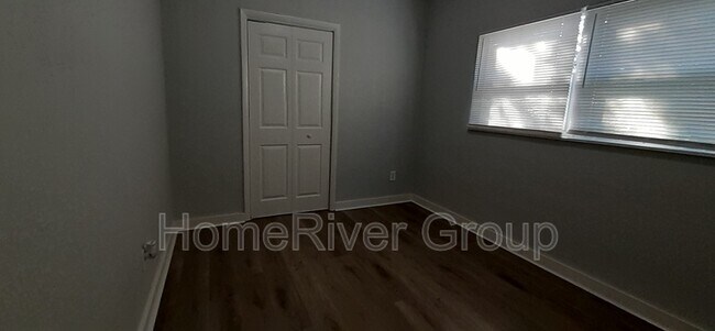 Building Photo - 6110 Perrine Dr