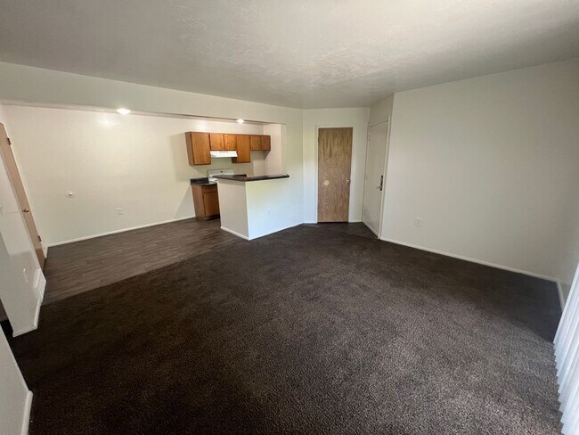 Building Photo - 857 Meadow Pine Ct