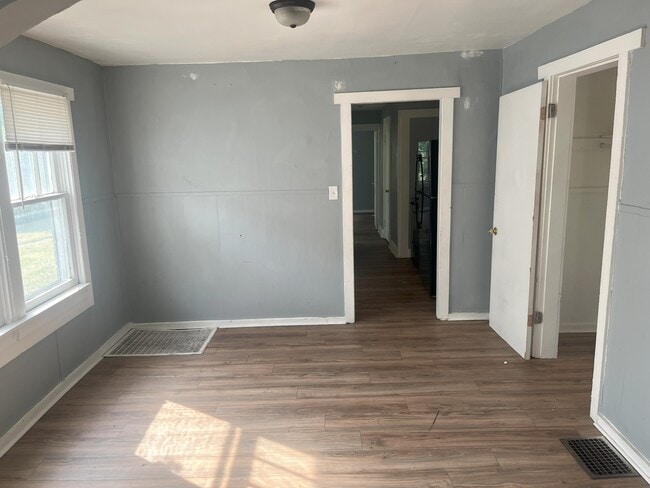 Building Photo - 1449 W 34th St