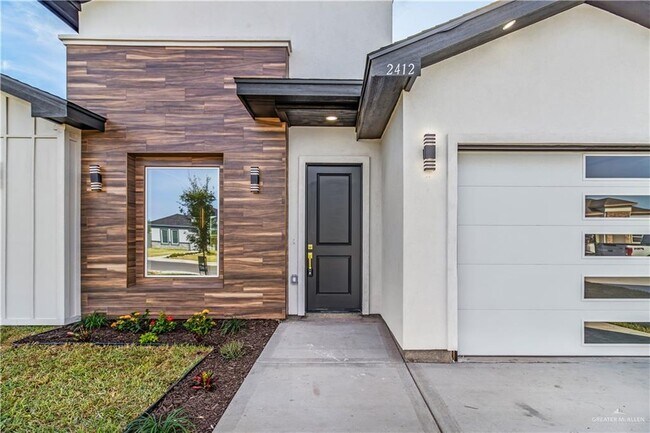 Building Photo - 20 E Sabinal Ave