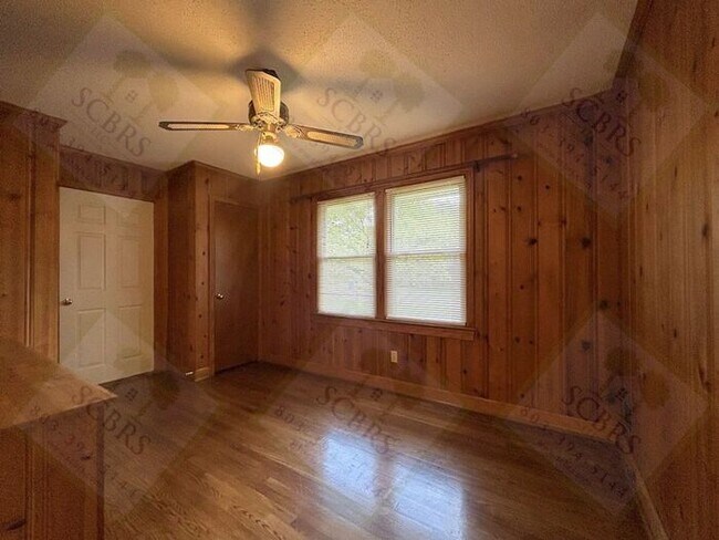 Building Photo - SE Columbia - 3 bedroom, 2 bath clean single story