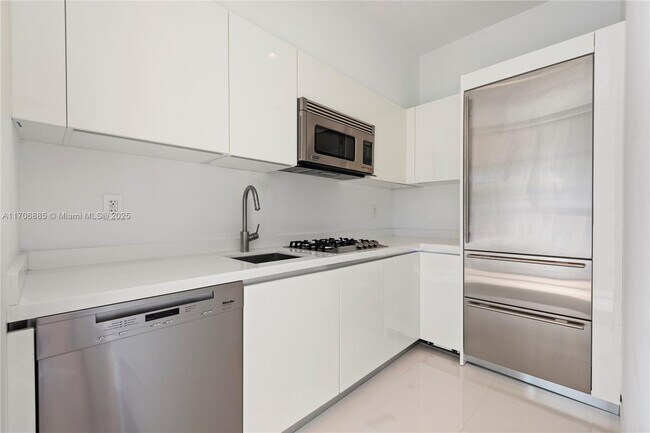Building Photo - 440 S Hibiscus Dr
