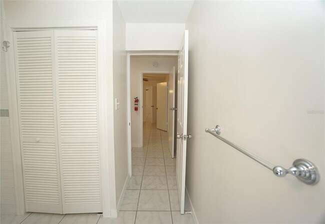 Building Photo - 3106 W La Salle St