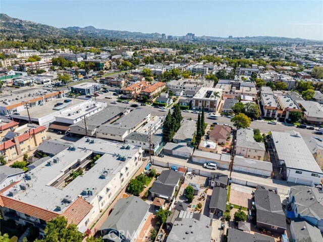 Building Photo - 1051 Western Ave