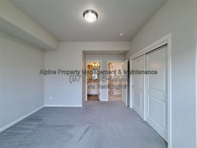 Building Photo - 14229 SW 169th Ave