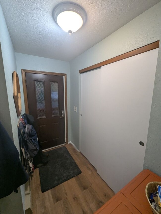 Building Photo - 2 bed/1 bath Crowhill condo on Douglas- Unfurnished