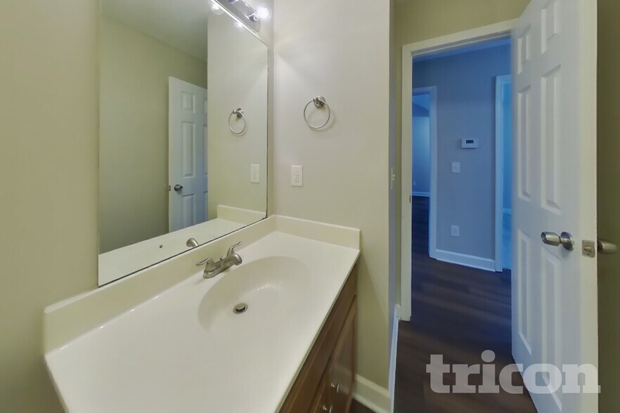 Building Photo - 2905 Haddox Pl