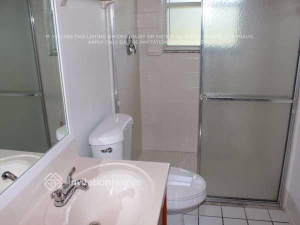 Building Photo - 1465 3rd Ave