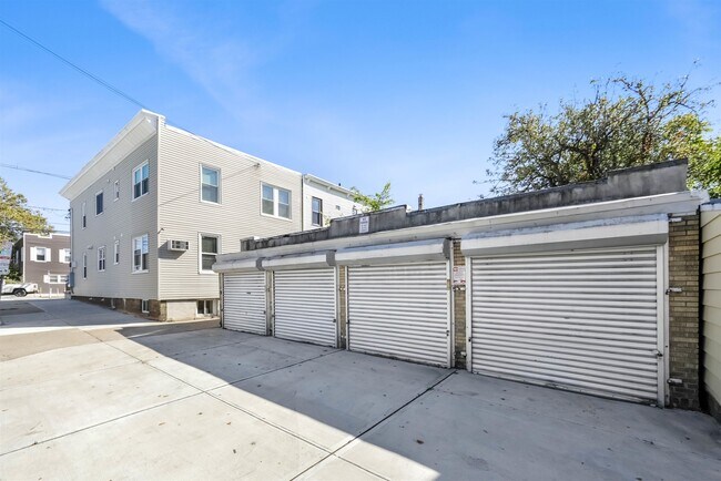 Building Photo - 47 Carlton Ave