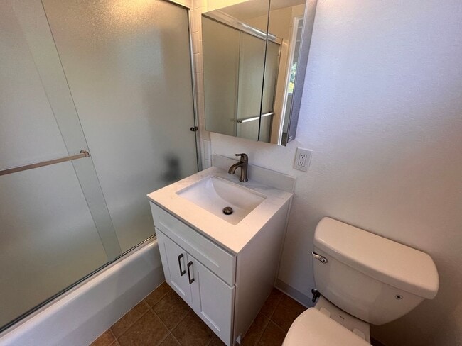 Building Photo - SPACIOUS 4-BEDROOM, 3 BATH HOME ON CORNER ...