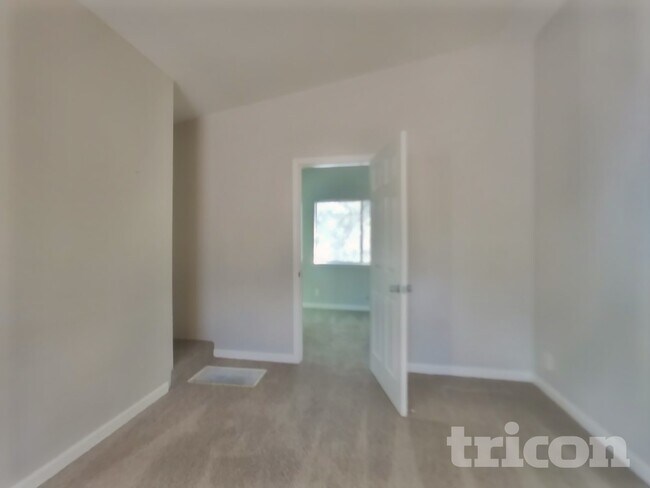 Building Photo - 1165 Buena Vista Ave