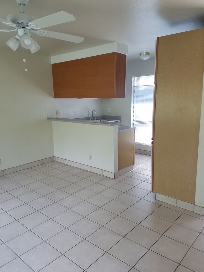 Building Photo - 40 Waiohuli St 5-Plex 1 bedroom 1 bath 1 p...