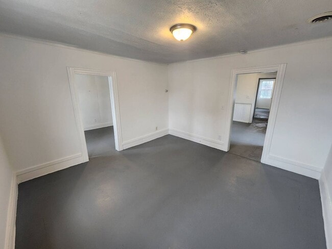 Building Photo - 521 W 14th St