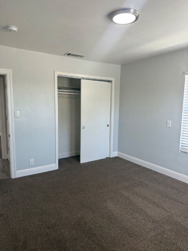Building Photo - Charming 4-Bedroom, 2-Bath Country Home wi...