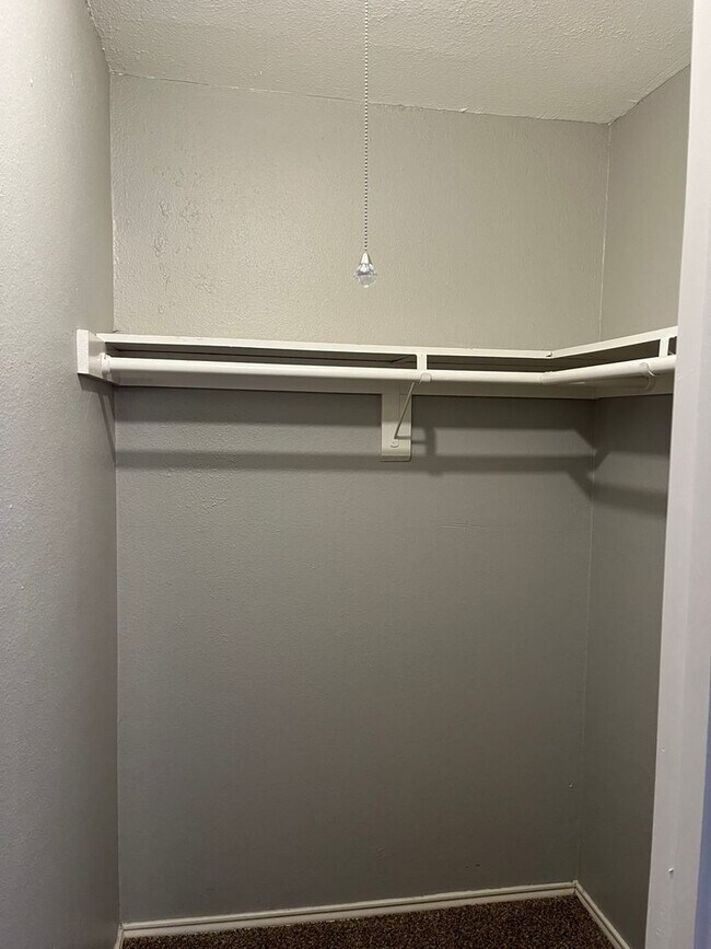 Building Photo - 2 Bedroom Townhome in Austin