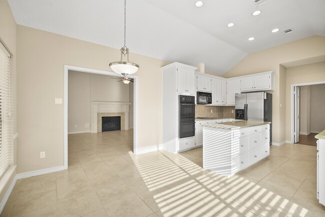 Building Photo - 1438 Crescent Green Dr